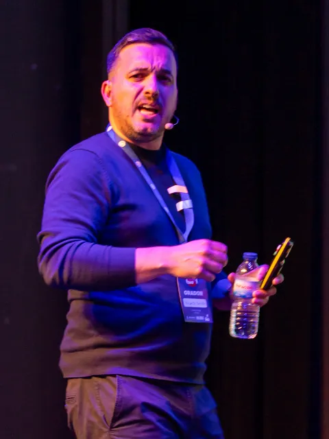 Ricardo Queirós em palco no Imobiliário 360, em Pombal